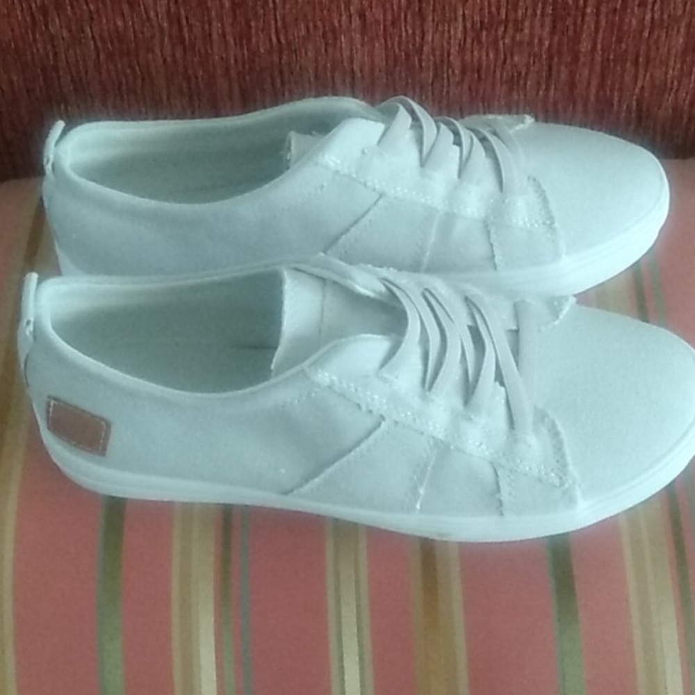 Women's shoes